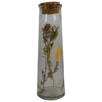 Korkenflasche aus Glas mit Trockenblumen Fr&uuml;hling