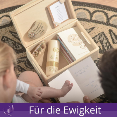 Holzbox Personalisiert zur Hochzeit H&auml;nde 40x30x14cm Natur Schatztruhe