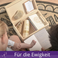 Holzbox Personalisiert zur Hochzeit Hände 40x30x14cm Natur Schatztruhe
